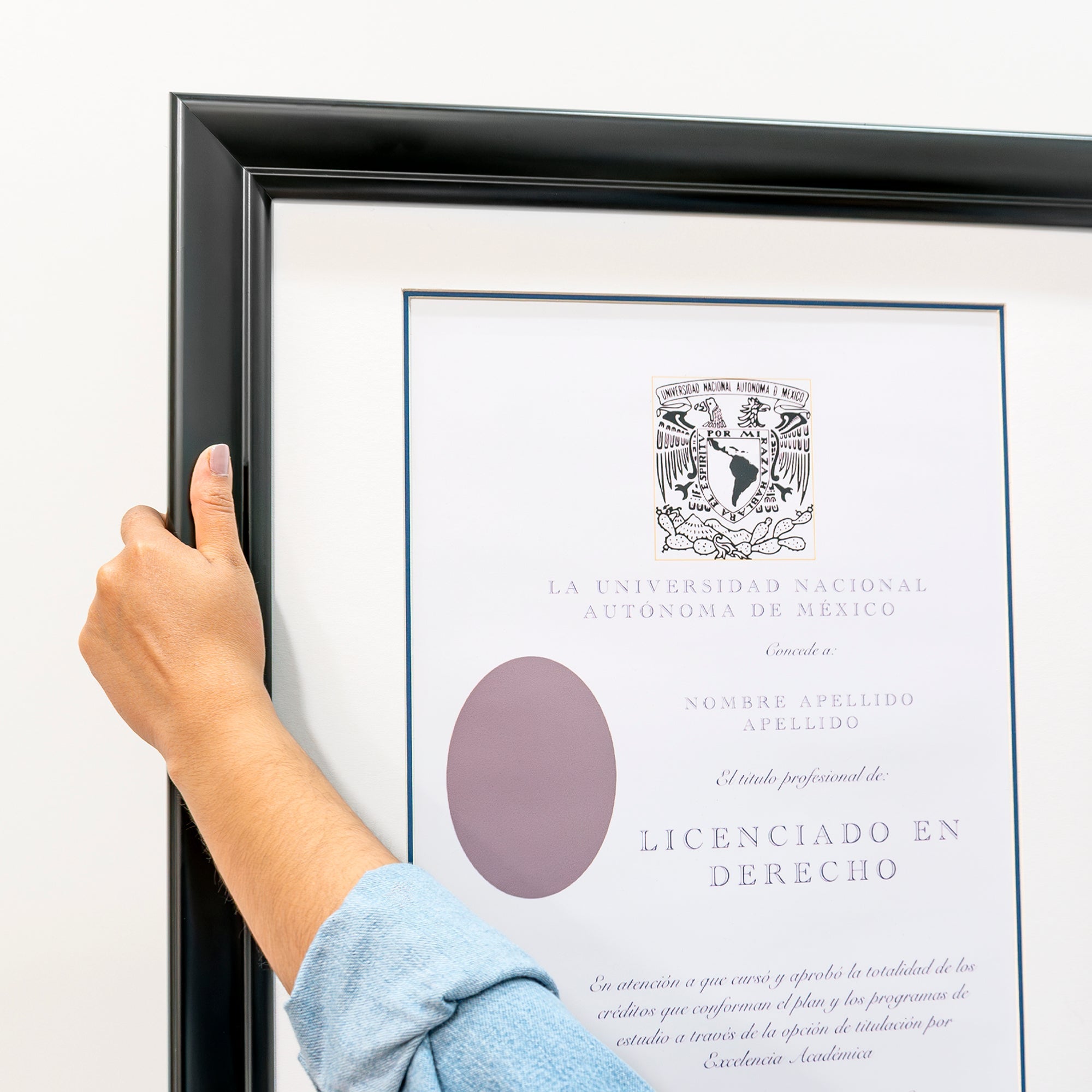 ¿Vale la pena enmarcar tu título en la era digital?