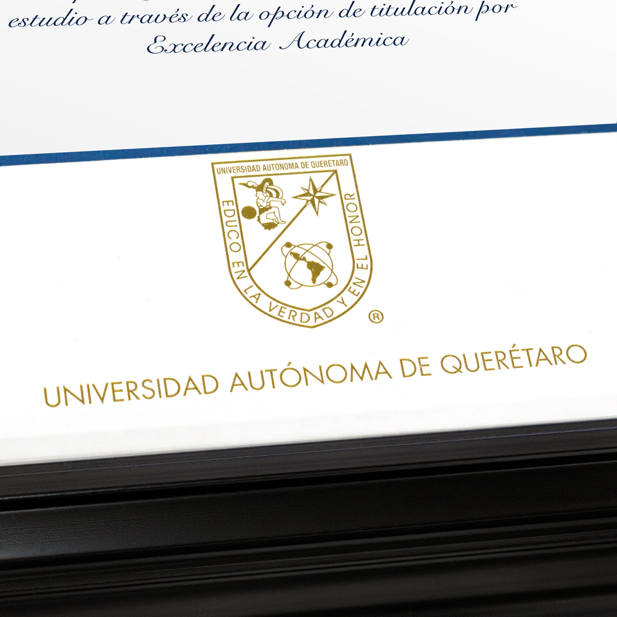 Marco Oficial en Color Negro con Relieves para Universidad UAQ