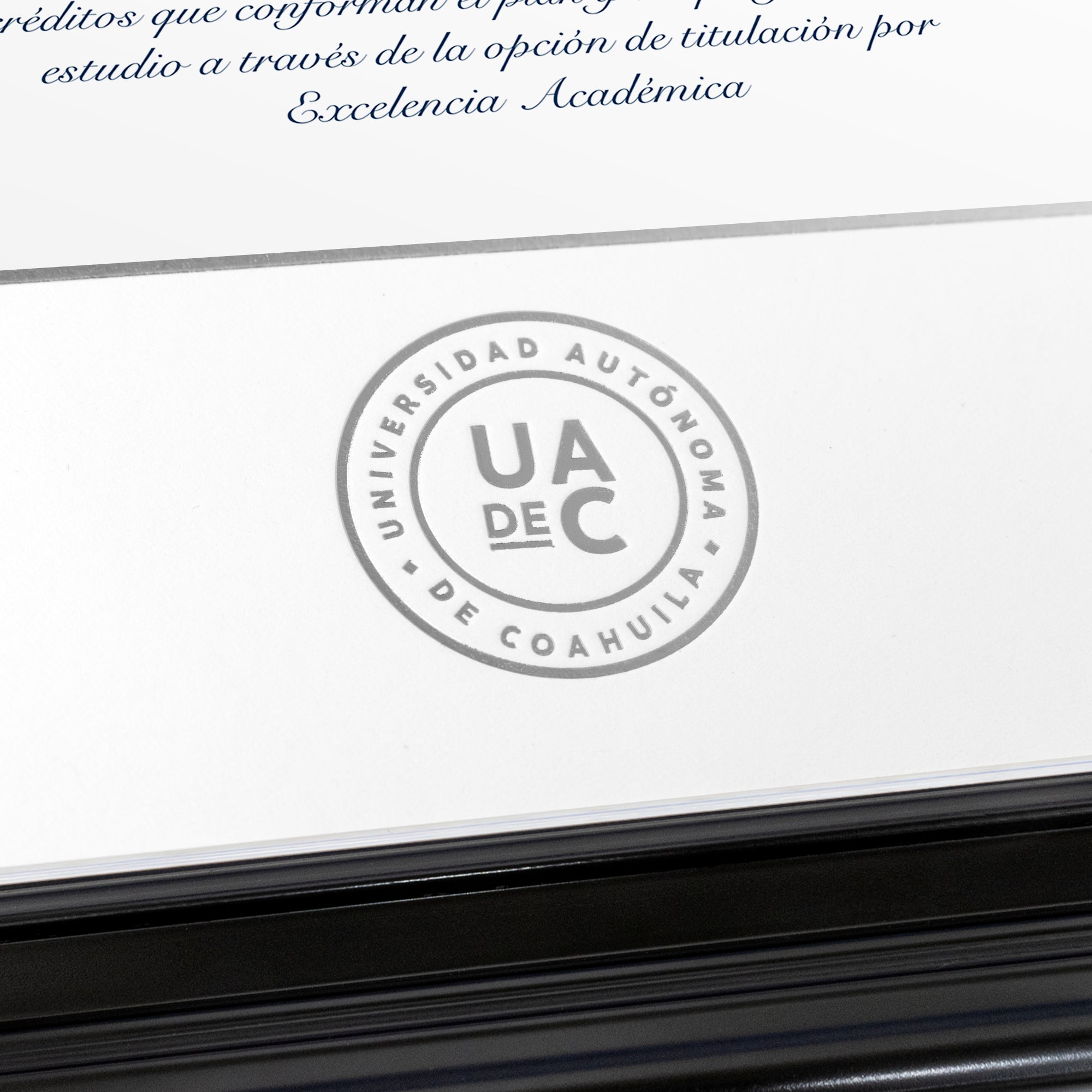 Marco Oficial en Color Negro con Filo Plata para Universidad UAdeC