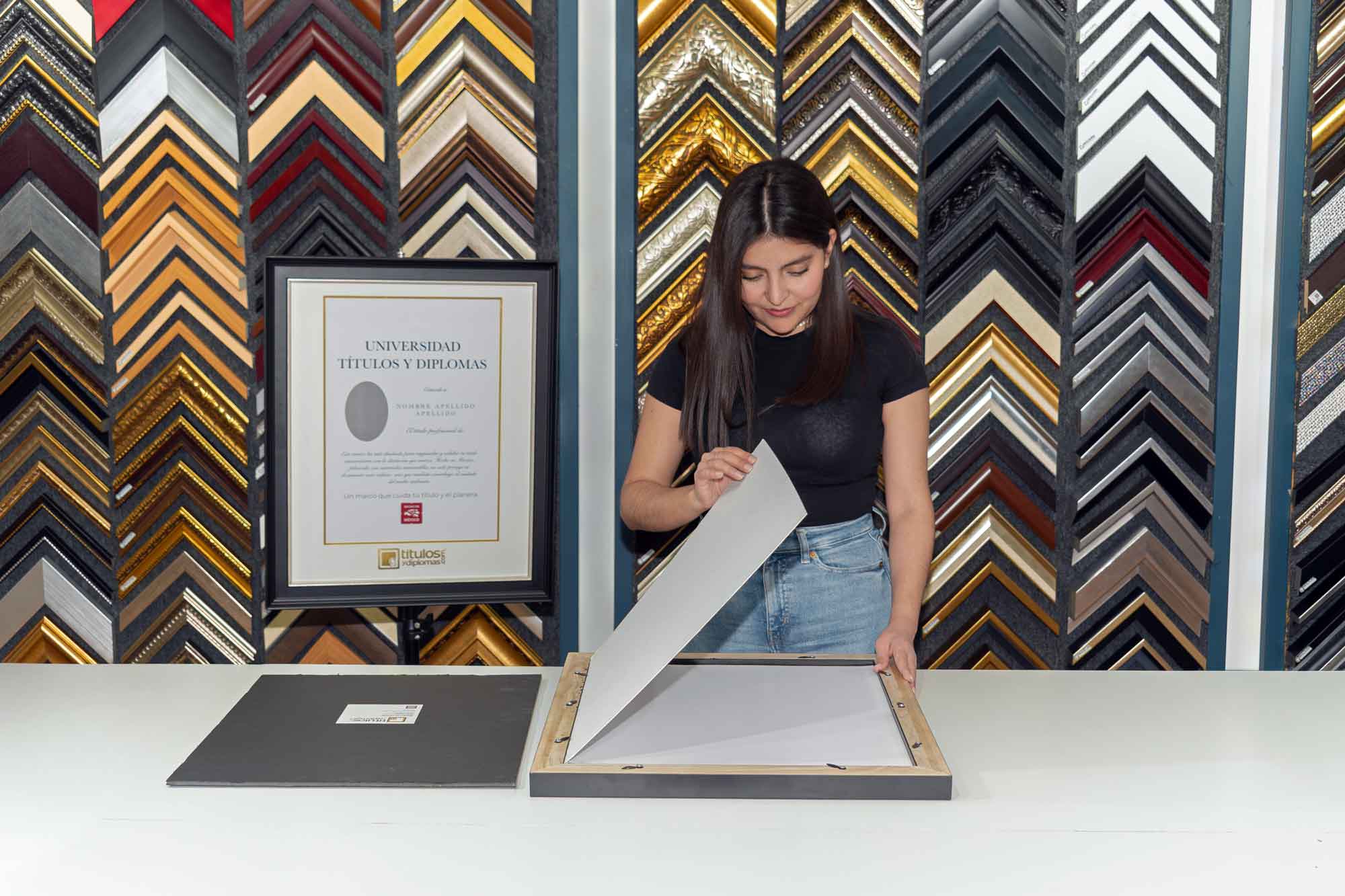 Dónde enmarcar tu título universitario en México | Enmarcado profesional