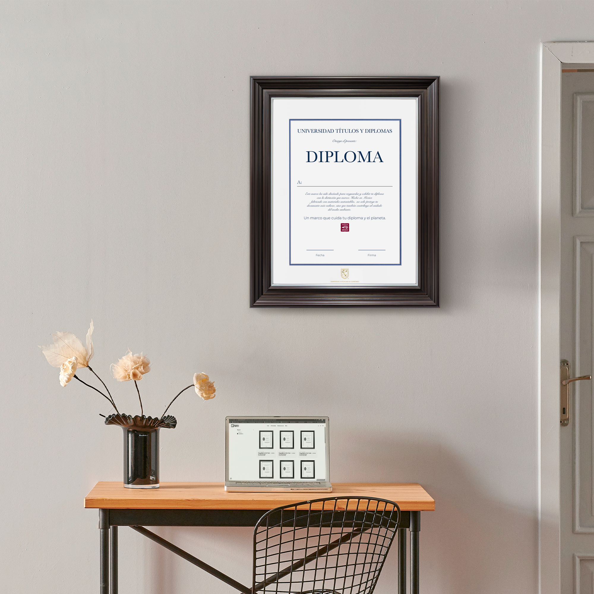 Diploma oficial UAQ marco color negro