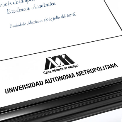Marco Oficial UAM® en color Negro con Relieves, Para Título Universitario