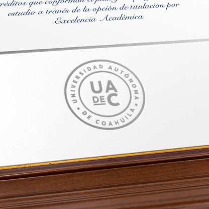 Marco Oficial en Color Nogal con Filo Dorado para Universidad UAdeC