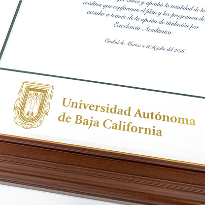 Marco Oficial UABC® en Color Nogal y Filo en Color Dorado, Para Título Universitario