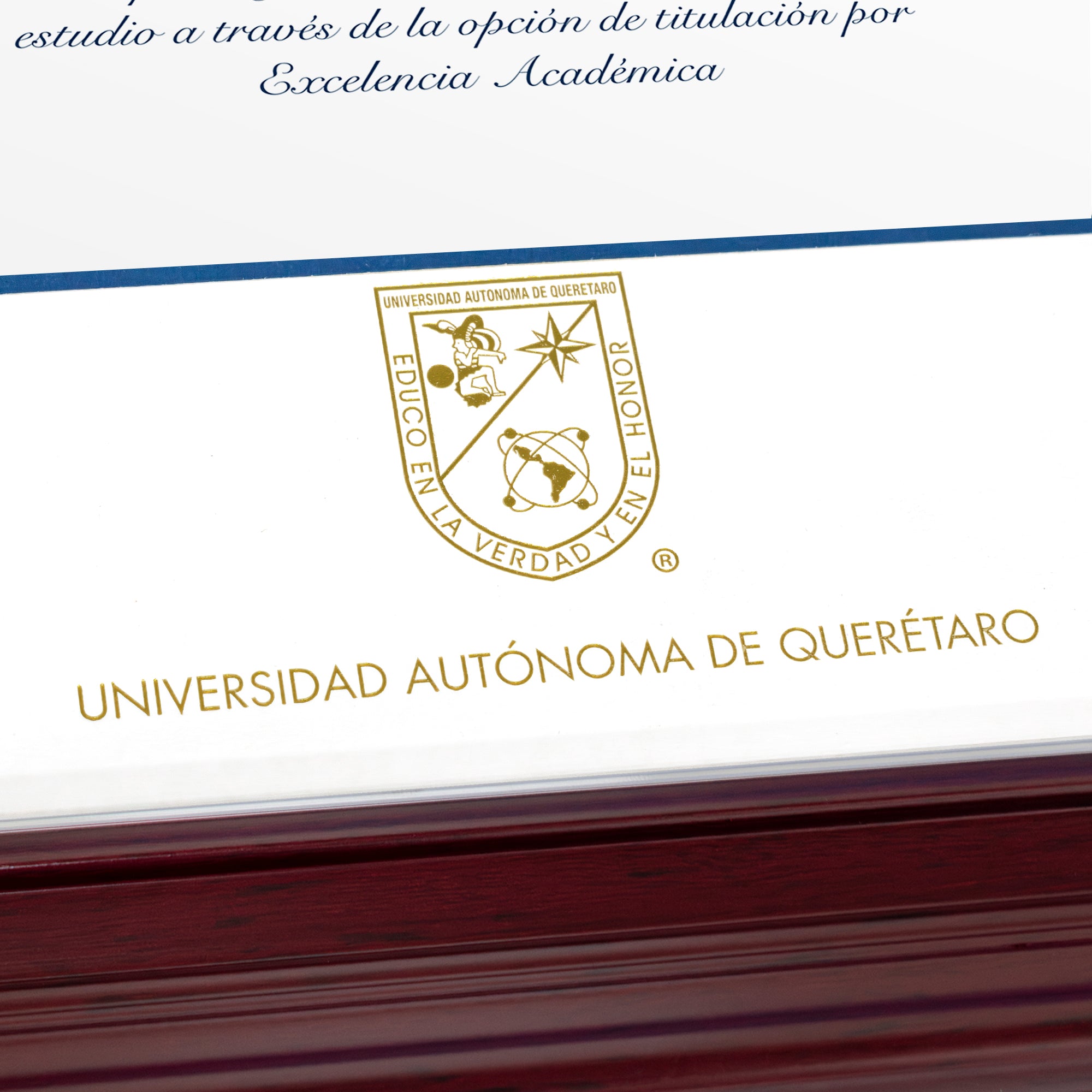 Marco Oficial en Color Caoba con Filo Plata para Universidad UAQ