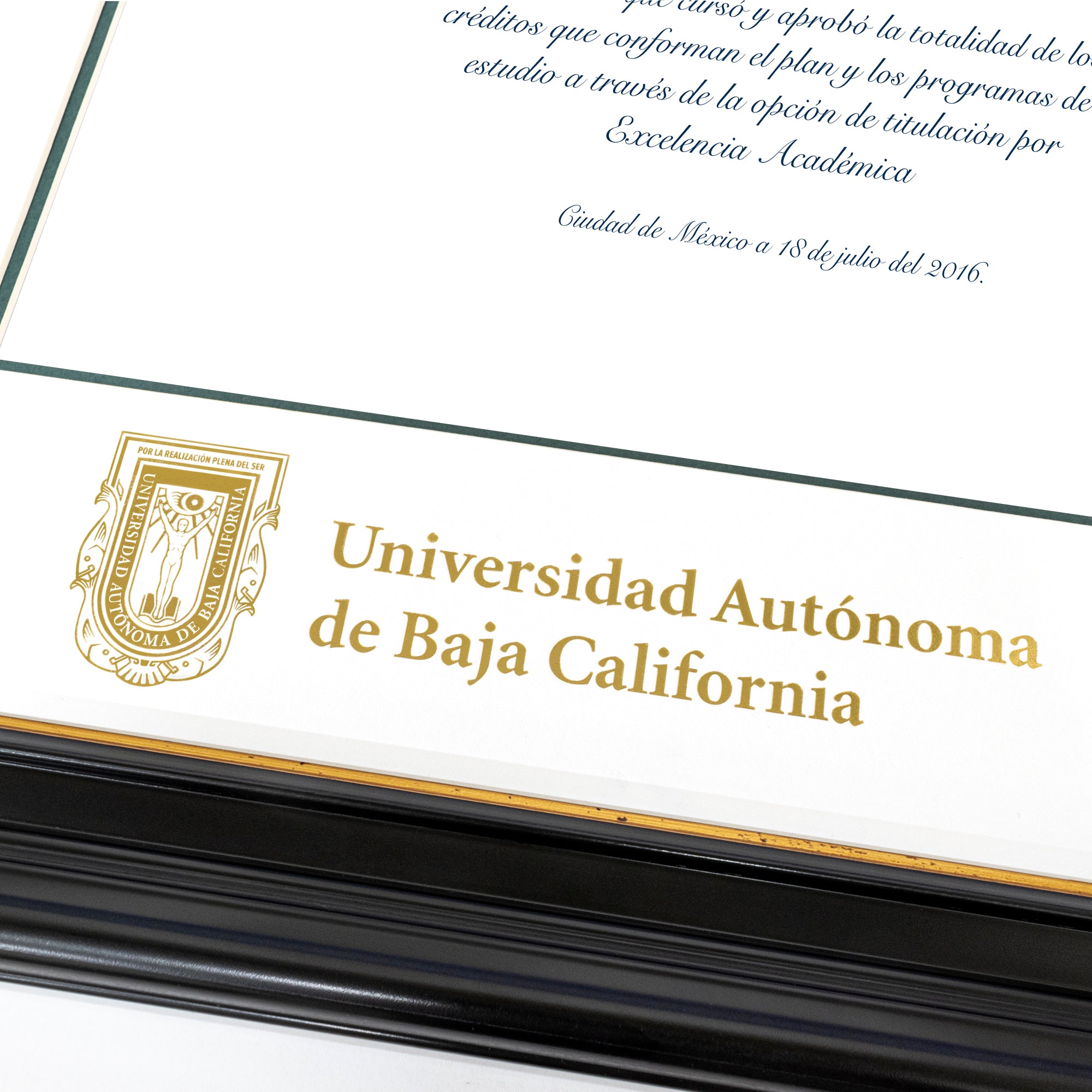 Marco Oficial UABC® en Color Negro con Relieves y Filo en Color Dorado, Para Título Universitario